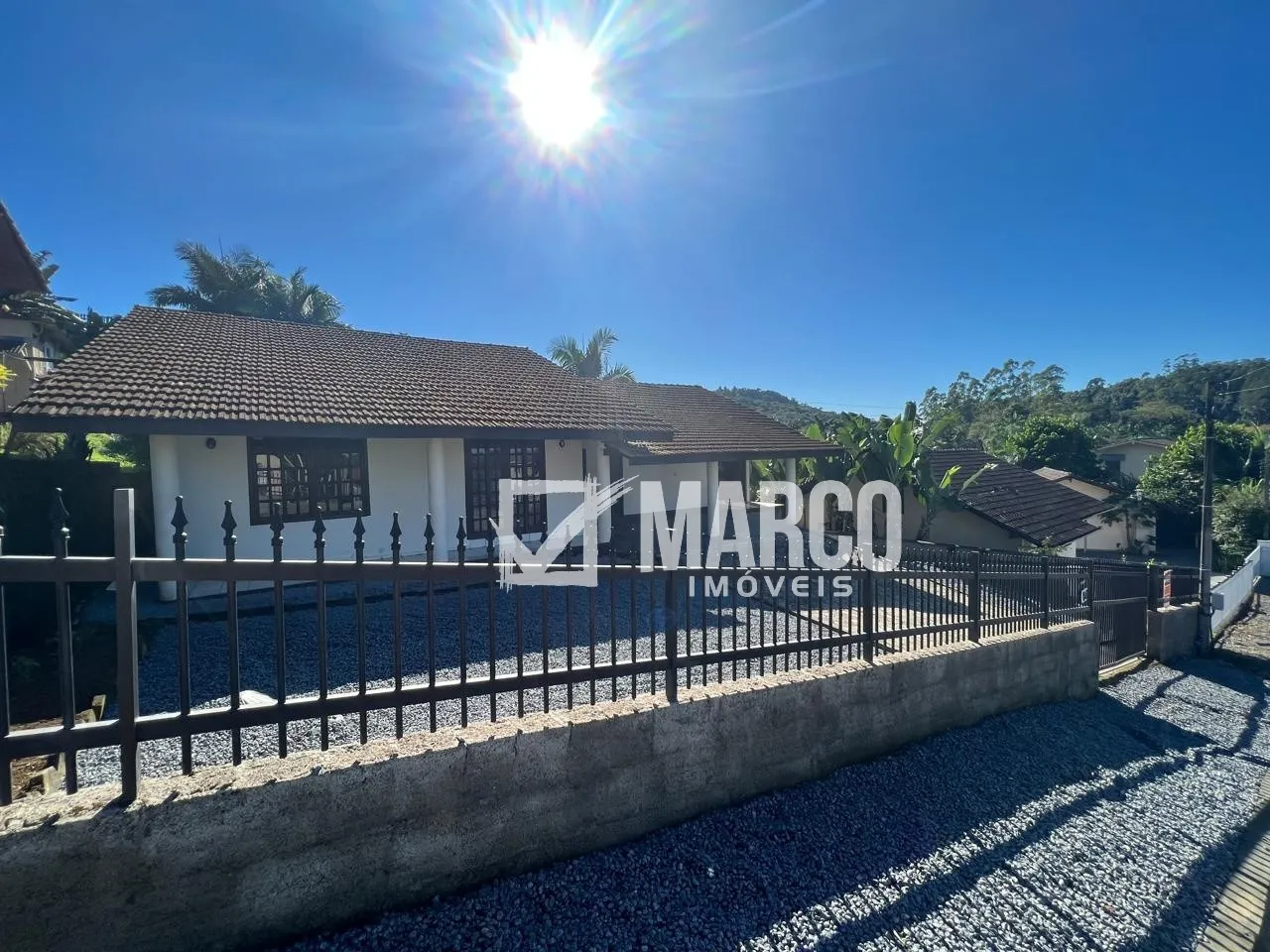 Casa confortável e com amplo quintal - Bairro Ribeirão Areia - foto 1