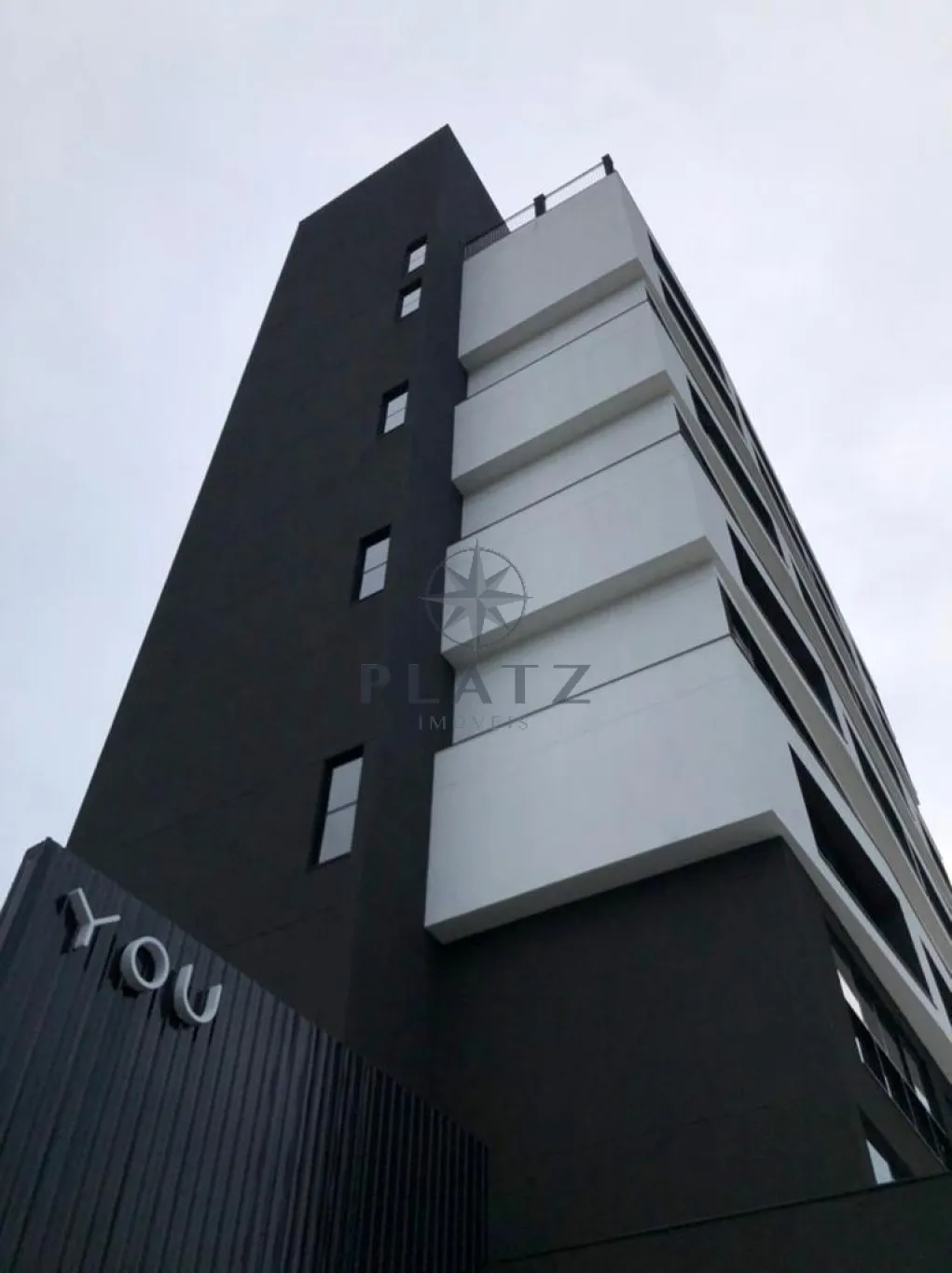 Apartamento em andar alto, novo, 100% mobiliado e decorado tipo loft com uma vaga de garagem coberta. — foto 2