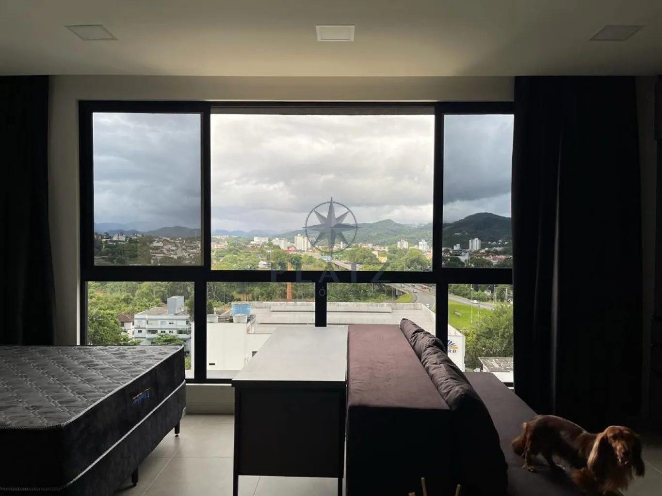 Apartamento em andar alto, novo, 100% mobiliado e decorado tipo loft com uma vaga de garagem coberta. — foto 3