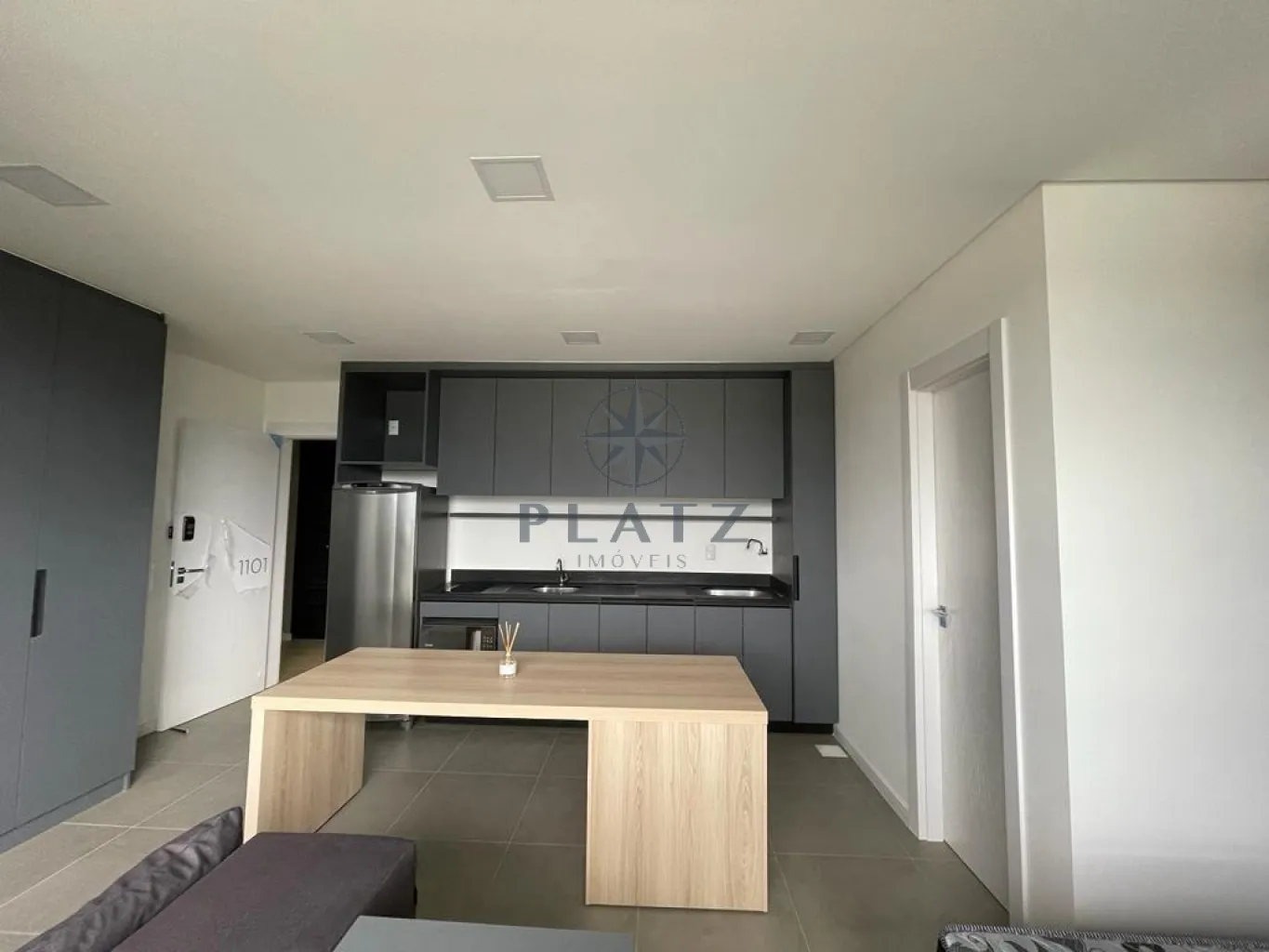 Apartamento em andar alto, novo, 100% mobiliado e decorado tipo loft com uma vaga de garagem coberta. — foto 7