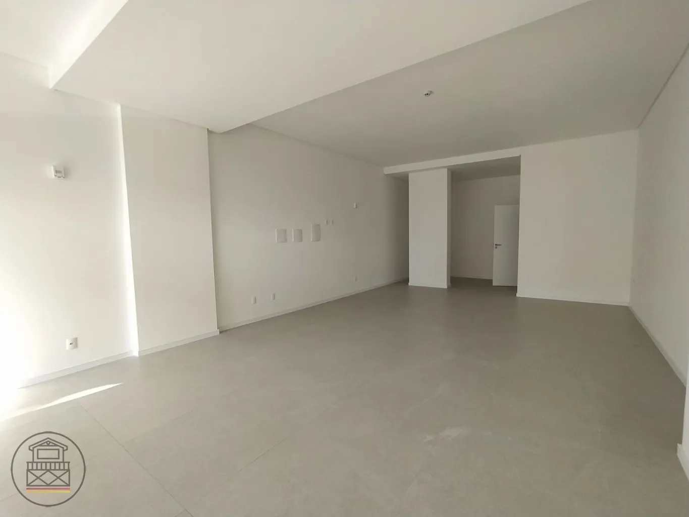 Loja Térrea para Locação com Vitrine em Localização Privilegiada Próxima à Vila Germânica — foto 3