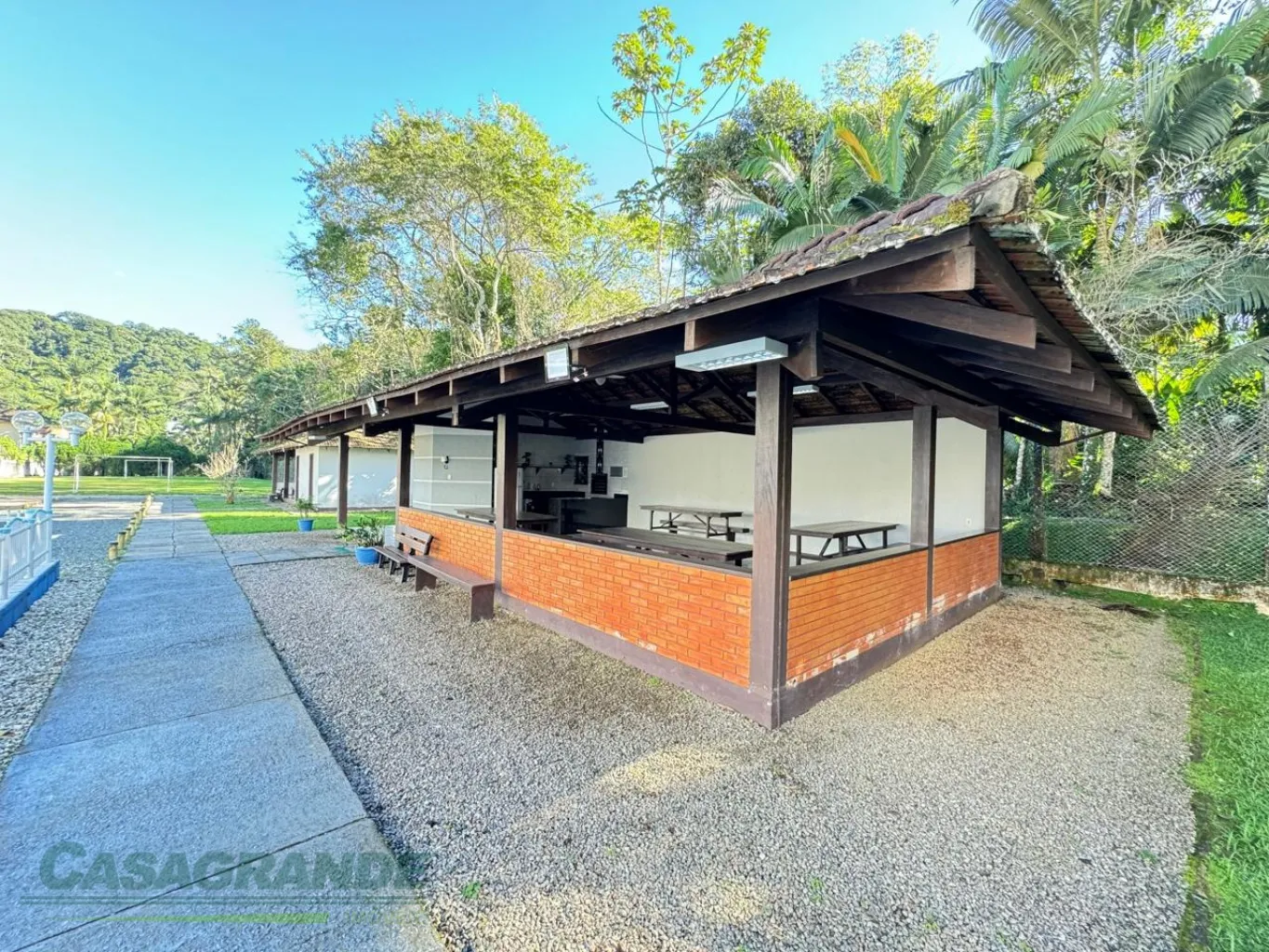Amplo apartamento no bairro Garcia, 97m2 de área privativa, 3 dormitórios, sacada, sala de estar e jantar, cozinha, área de serviço, banheiro, 1 vaga de garagem coberta. — foto 5
