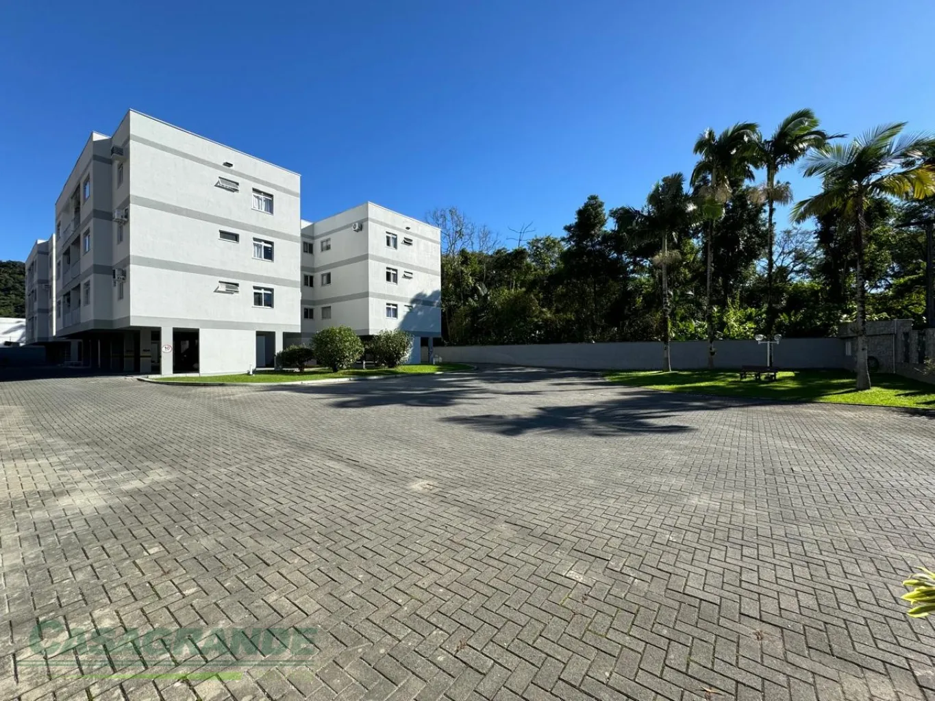 Amplo apartamento no bairro Garcia, 97m2 de área privativa, 3 dormitórios, sacada, sala de estar e jantar, cozinha, área de serviço, banheiro, 1 vaga de garagem coberta. — foto 7