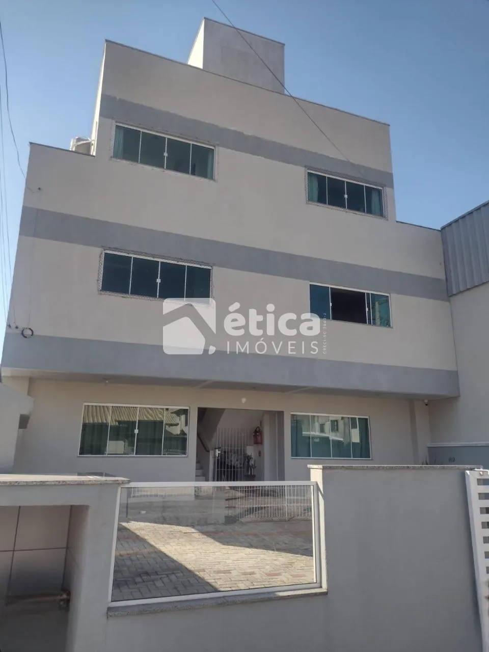 Apartamento de 02 dormitórios e 01 vaga de garagem no Bairro Fazendinha . - foto 1