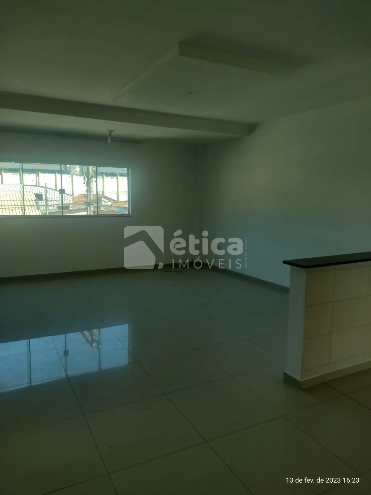 Apartamento de 02 dormitórios e 01 vaga de garagem no Bairro Fazendinha . — foto 2