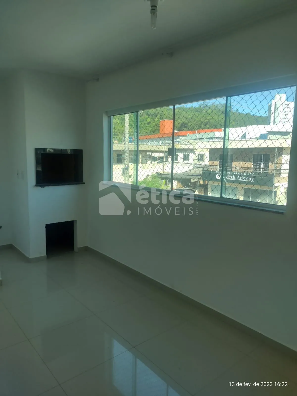 Apartamento de 02 dormitórios e 01 vaga de garagem no Bairro Fazendinha . — foto 3