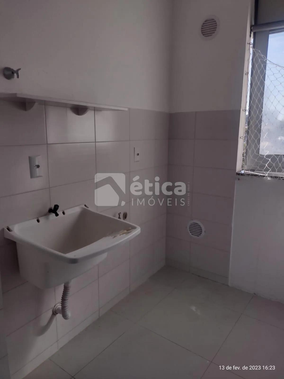 Apartamento de 02 dormitórios e 01 vaga de garagem no Bairro Fazendinha . — foto 5