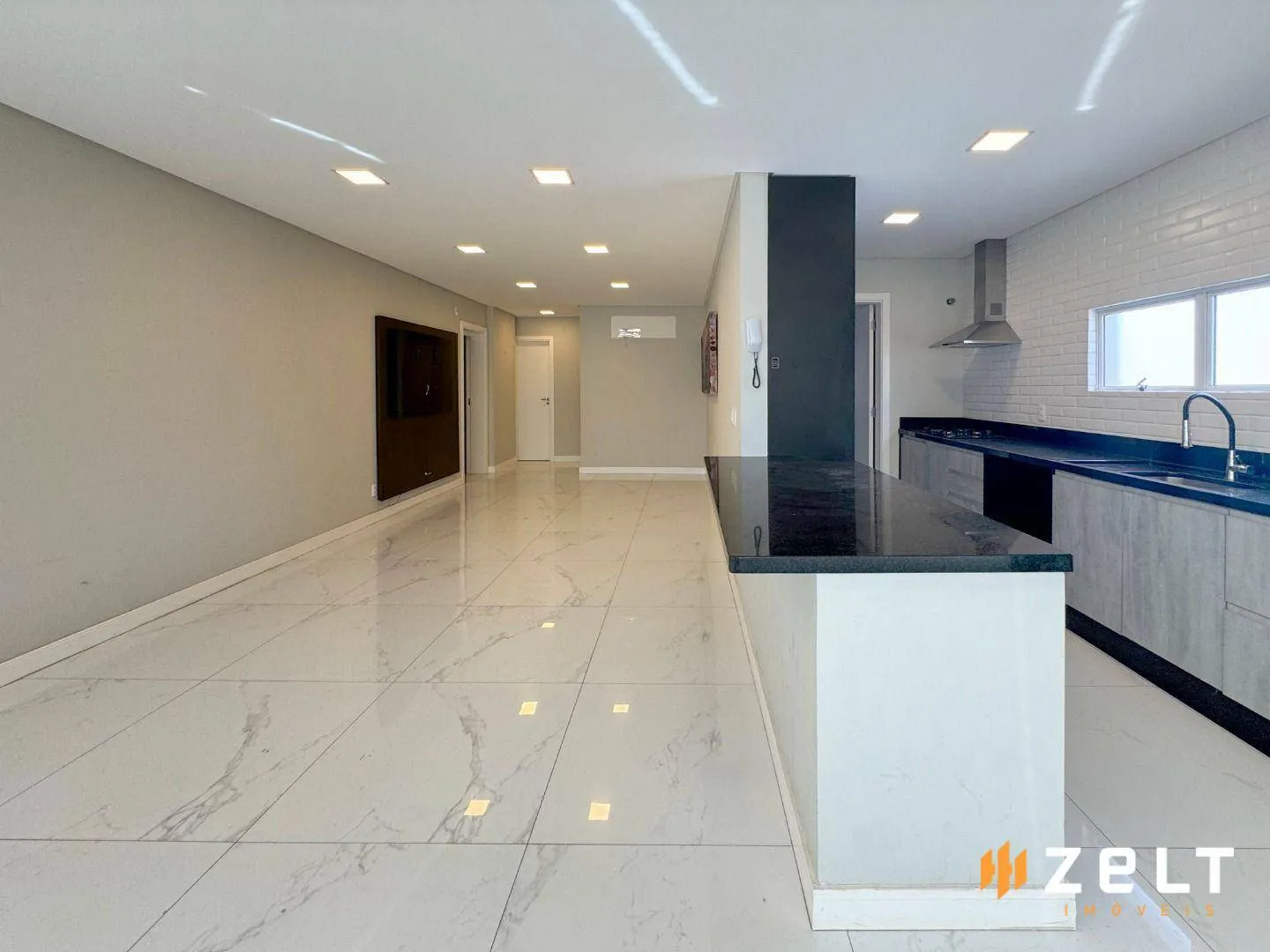 Apartamento alto padrão a venda 3 Suítes Mobiliado no bairro Velha em Blumenau — foto 2