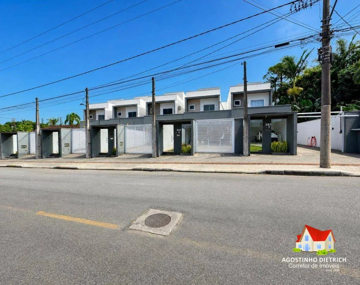 Casa à venda com 3 quartos e 1 suíte, 3 vagas, 272m² no Bom Retiro, Joinville - foto 1