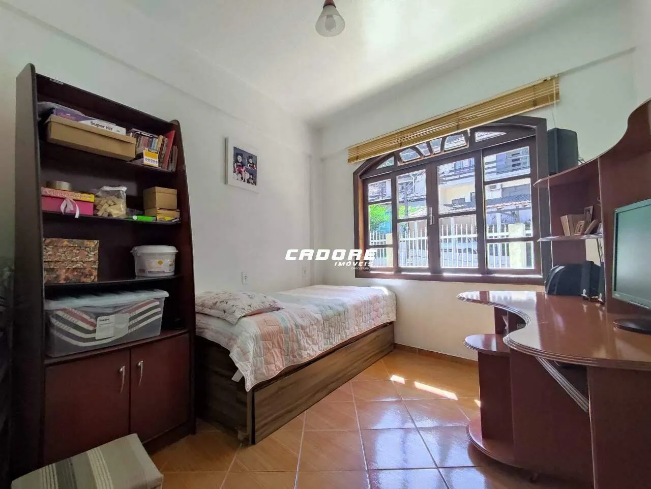 Casa com 3 Dormitórios - Glória — foto 3