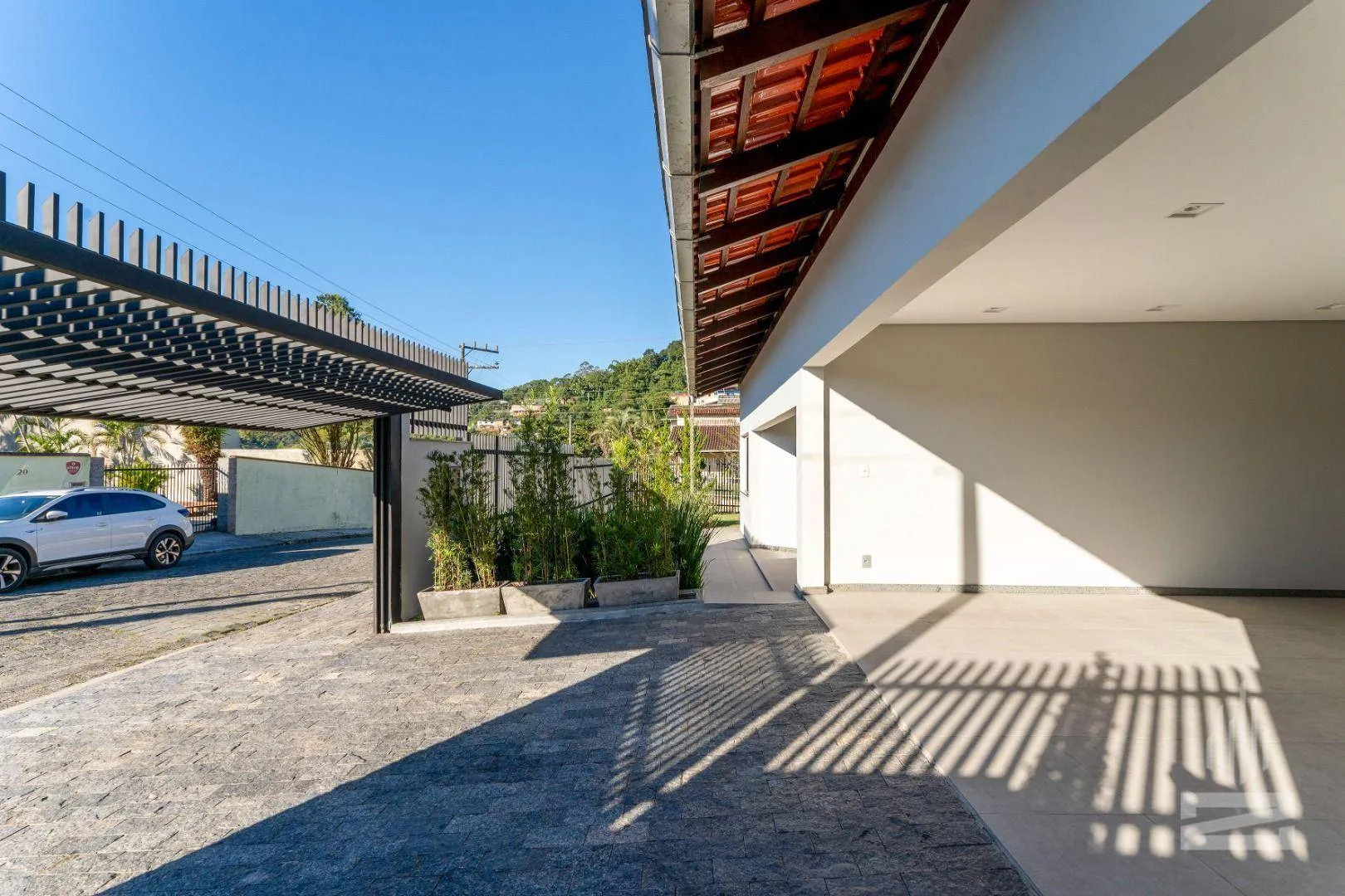 Incrível Casa à Venda com 4 Dormitórios e Totalmente Mobiliada no Bairro Garcia em Blumenau — foto 4