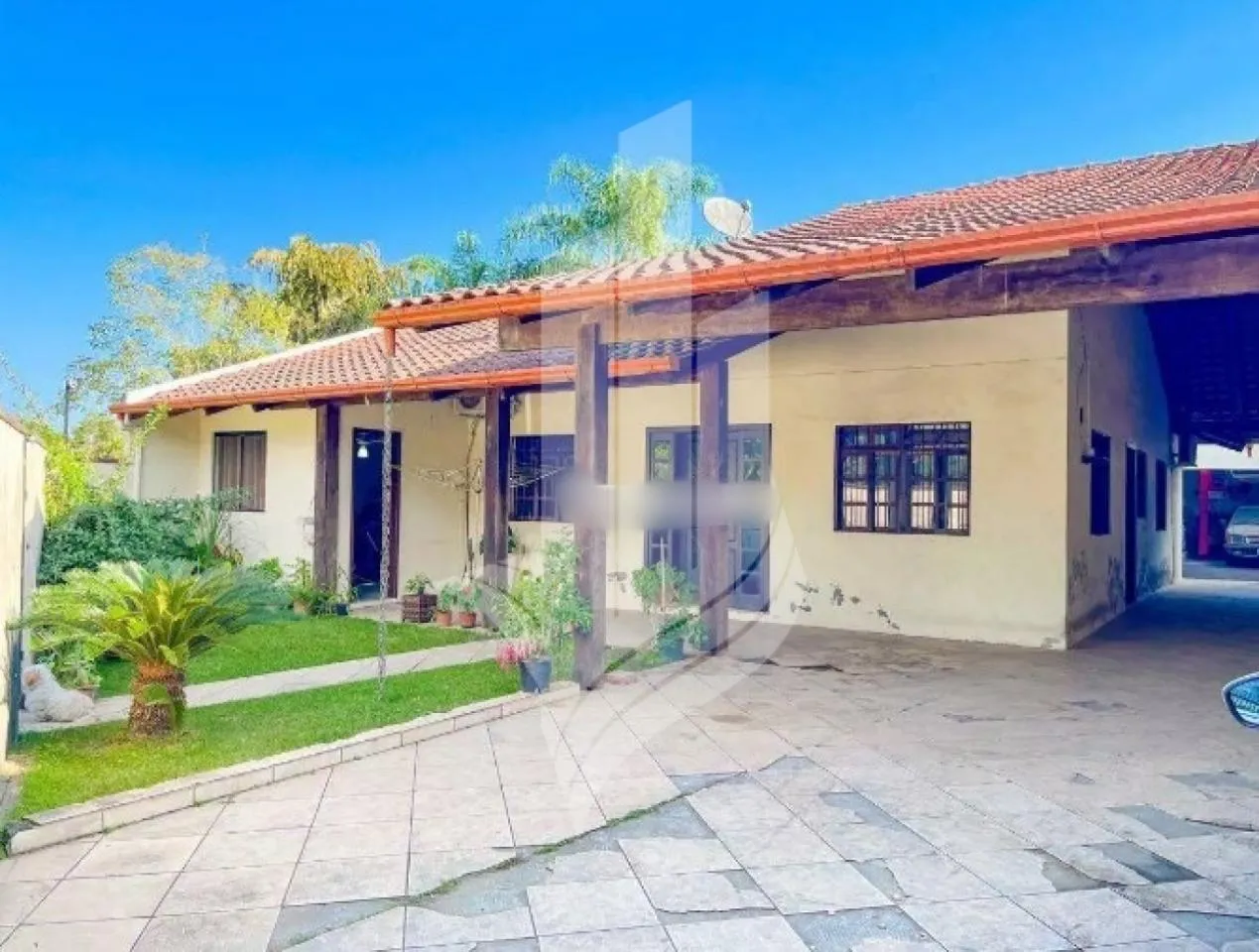 Casa com galpão aos fundos no bairro Itoupava Central - foto 1