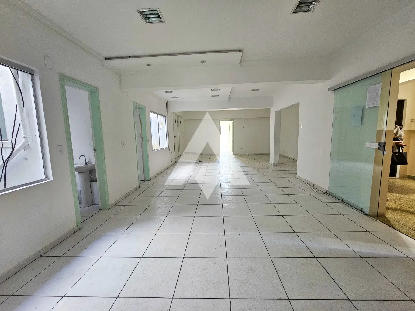 Sala comercial de 237,70m para locação por R$ 6.750,00 - Bairro Centro - Blumenau/SC — foto 3