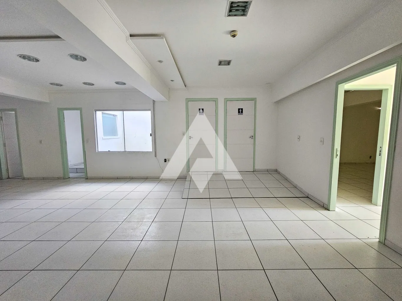 Sala comercial de 237,70m para locação por R$ 6.750,00 - Bairro Centro - Blumenau/SC — foto 6