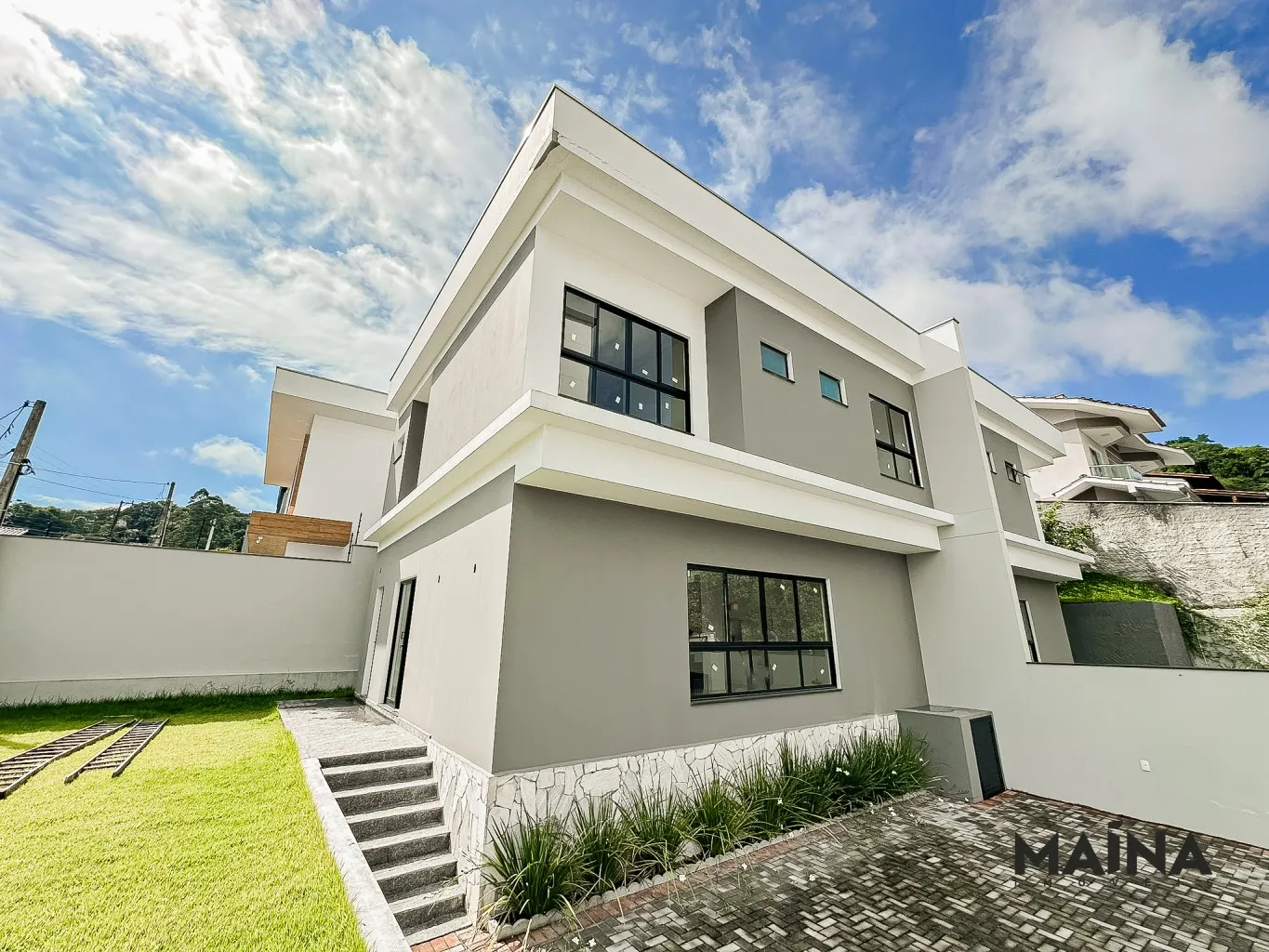 Sobrado diferenciado, amplo e com excelente acabamento! - foto 1