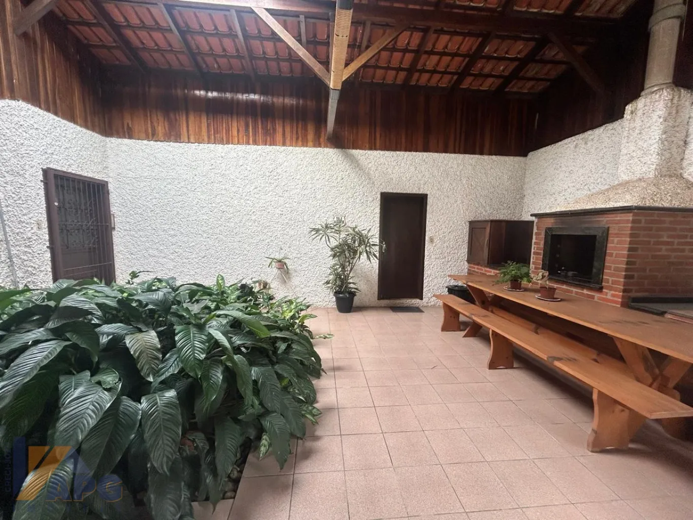 Linda moradia, localização tranquila, meio ambiente, amplo jardim. — foto 6