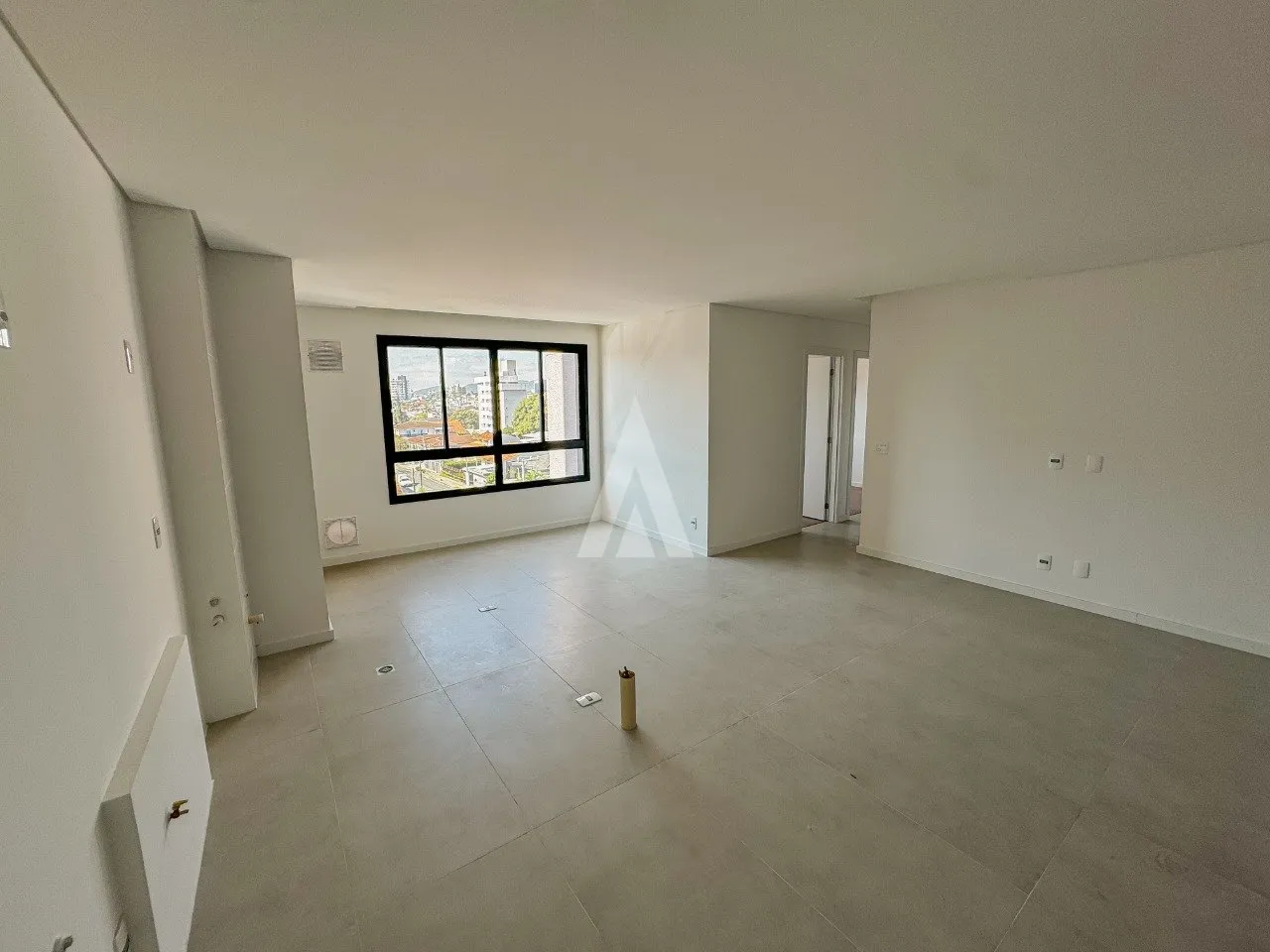 Apartamento com 1 suíte(s) mais 2 quarto(s) à venda no bairro Costa E Silva em Joinville, por R$ 595.000.00. — foto 2