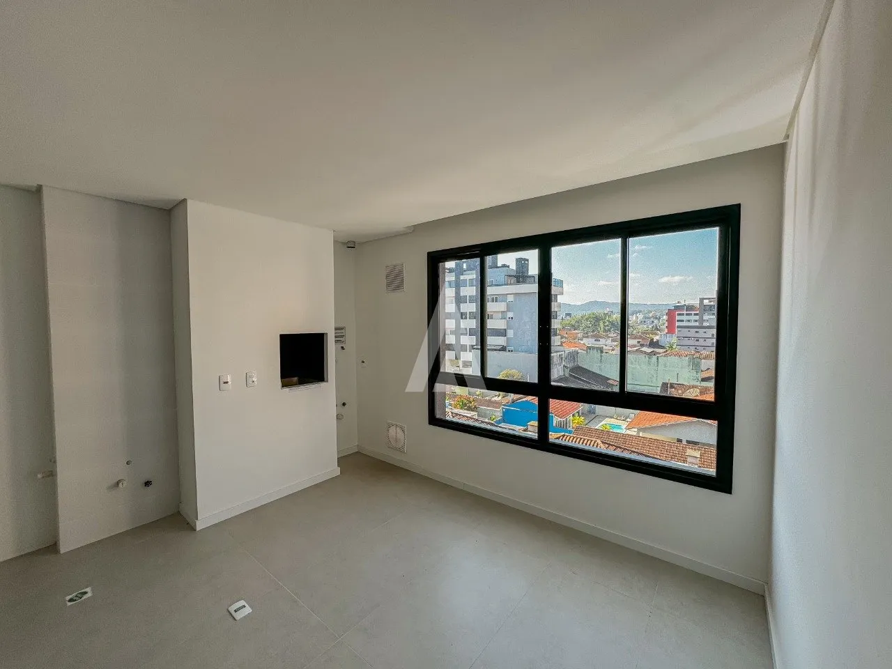 Apartamento com 1 suíte(s) mais 2 quarto(s) à venda no bairro Costa E Silva em Joinville, por R$ 595.000.00. - foto 1