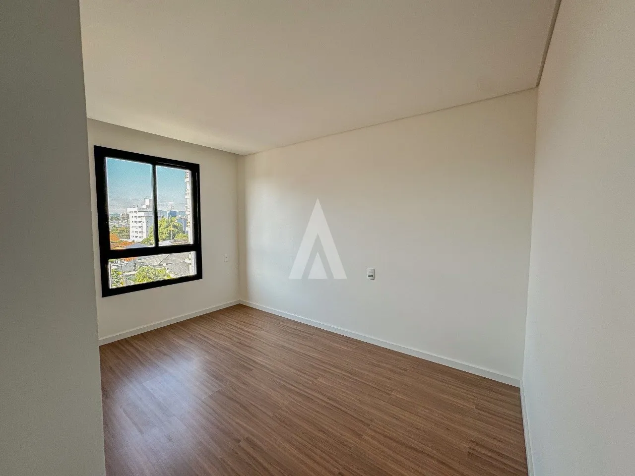 Apartamento com 1 suíte(s) mais 2 quarto(s) à venda no bairro Costa E Silva em Joinville, por R$ 595.000.00. — foto 4