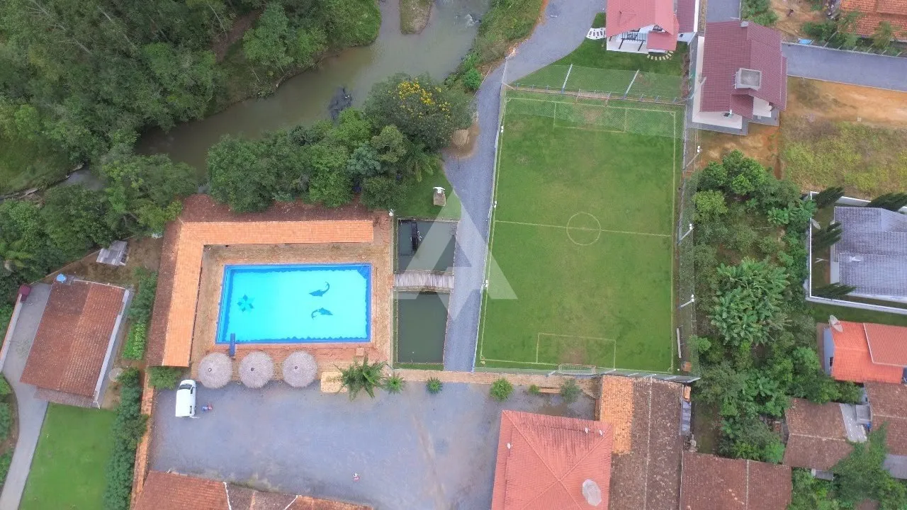 Recanto residencial ou comercial com piscina em Presidente Nereu. — foto 2