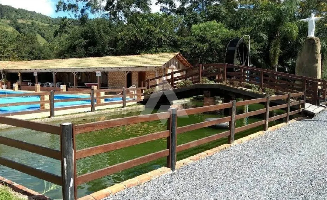 Recanto residencial ou comercial com piscina em Presidente Nereu. — foto 4