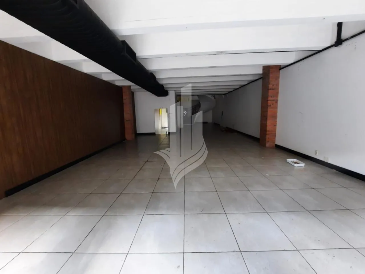 Prédio comercial, 6 vagas de garagem privativas - foto 1