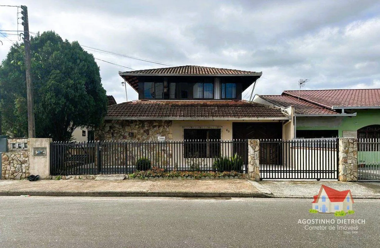 Residencia em Alvenaria+Area de Festa C/Aprox.172 m2+Sobrado aos Fundos C/Aprox.96 m2+Terreno C/360m2 No Bairro Iririu! — foto 2