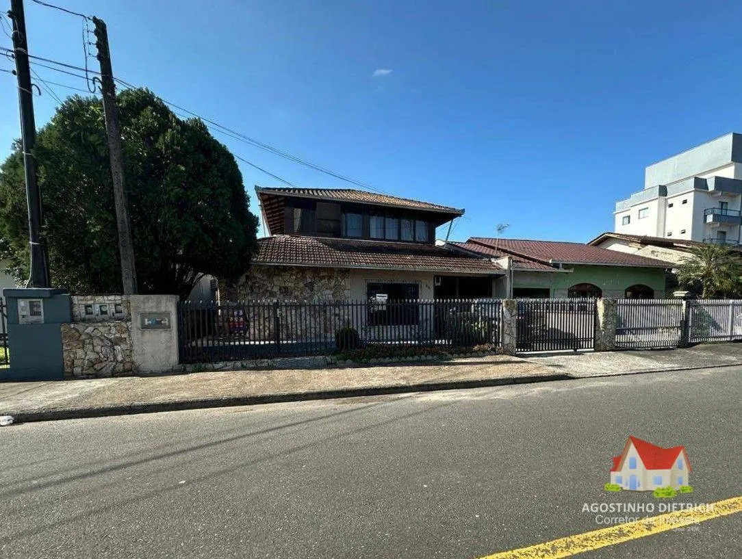 Residencia em Alvenaria+Area de Festa C/Aprox.172 m2+Sobrado aos Fundos C/Aprox.96 m2+Terreno C/360m2 No Bairro Iririu! — foto 3