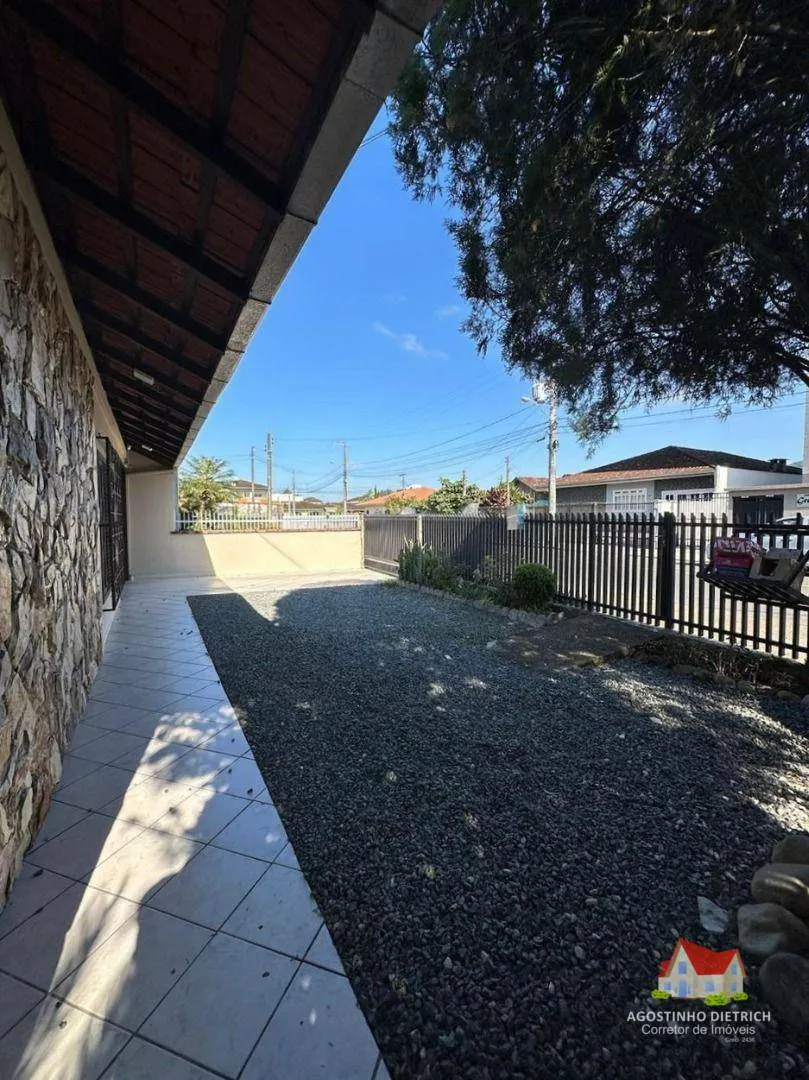 Residencia em Alvenaria+Area de Festa C/Aprox.172 m2+Sobrado aos Fundos C/Aprox.96 m2+Terreno C/360m2 No Bairro Iririu! — foto 5