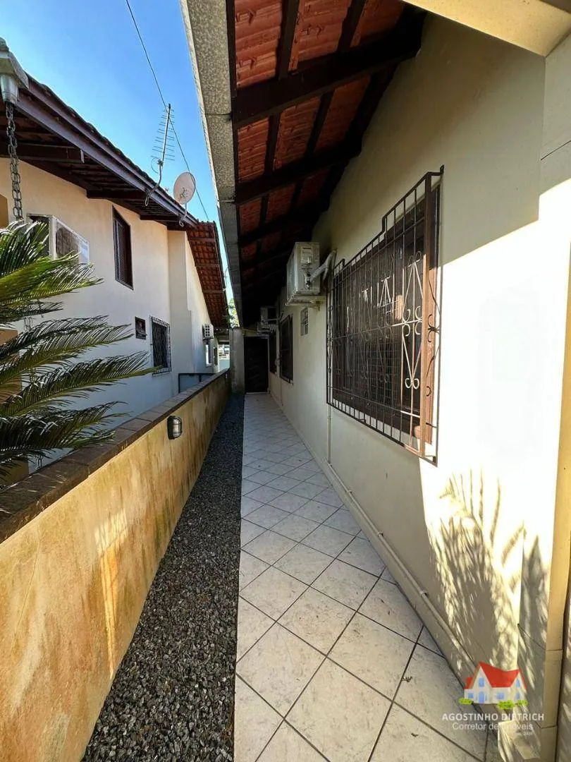 Residencia em Alvenaria+Area de Festa C/Aprox.172 m2+Sobrado aos Fundos C/Aprox.96 m2+Terreno C/360m2 No Bairro Iririu! — foto 7