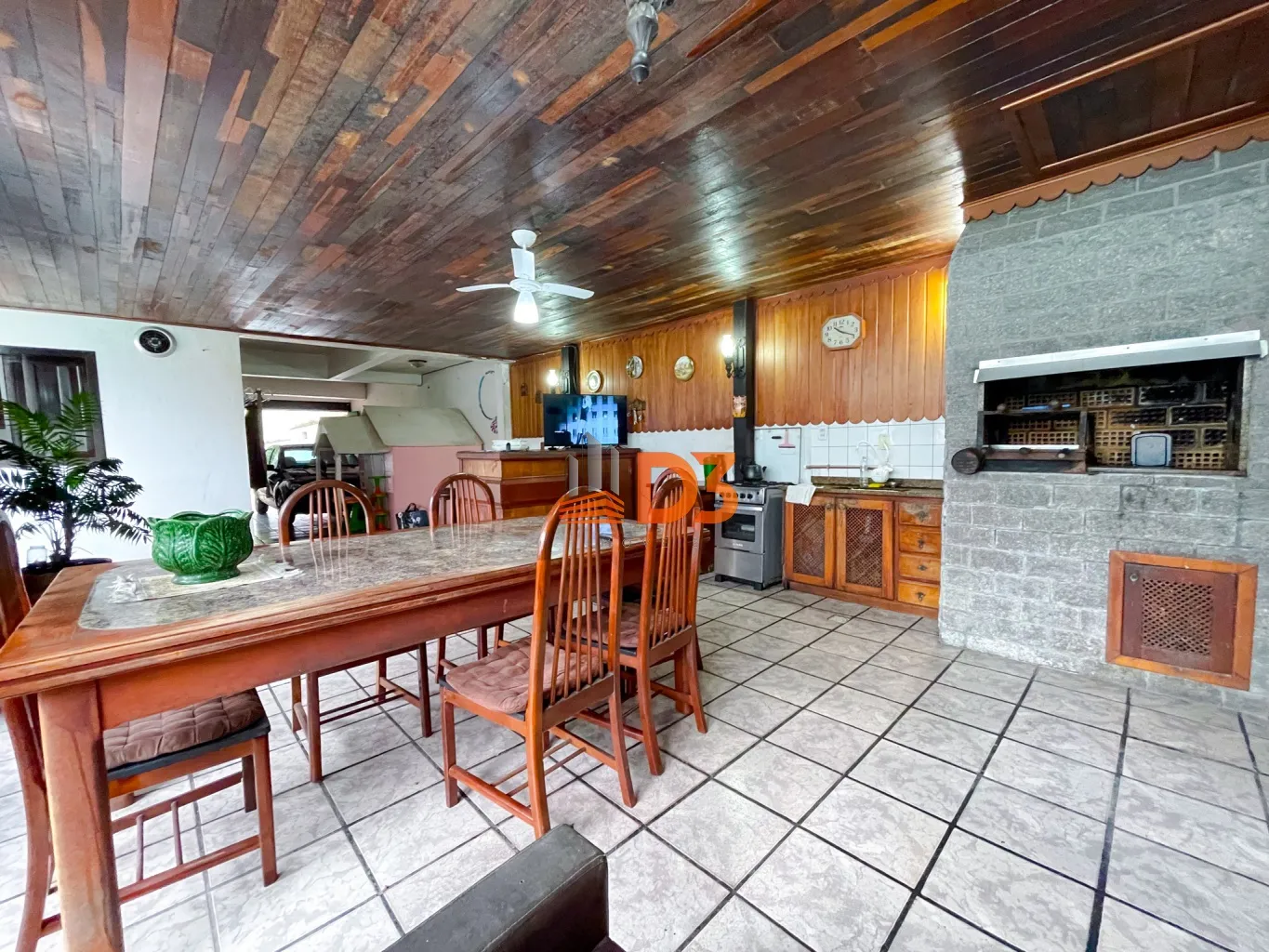 Linda casa com piscina e área de festas no bairro Progresso - foto 1