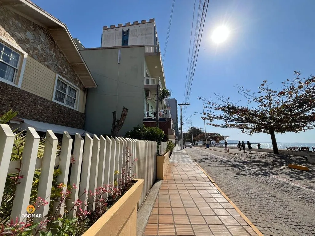 Casa beira mar, com 6 dormitórios, à venda, 248 m por R$ 2.950.000 - Centro - B - foto 1
