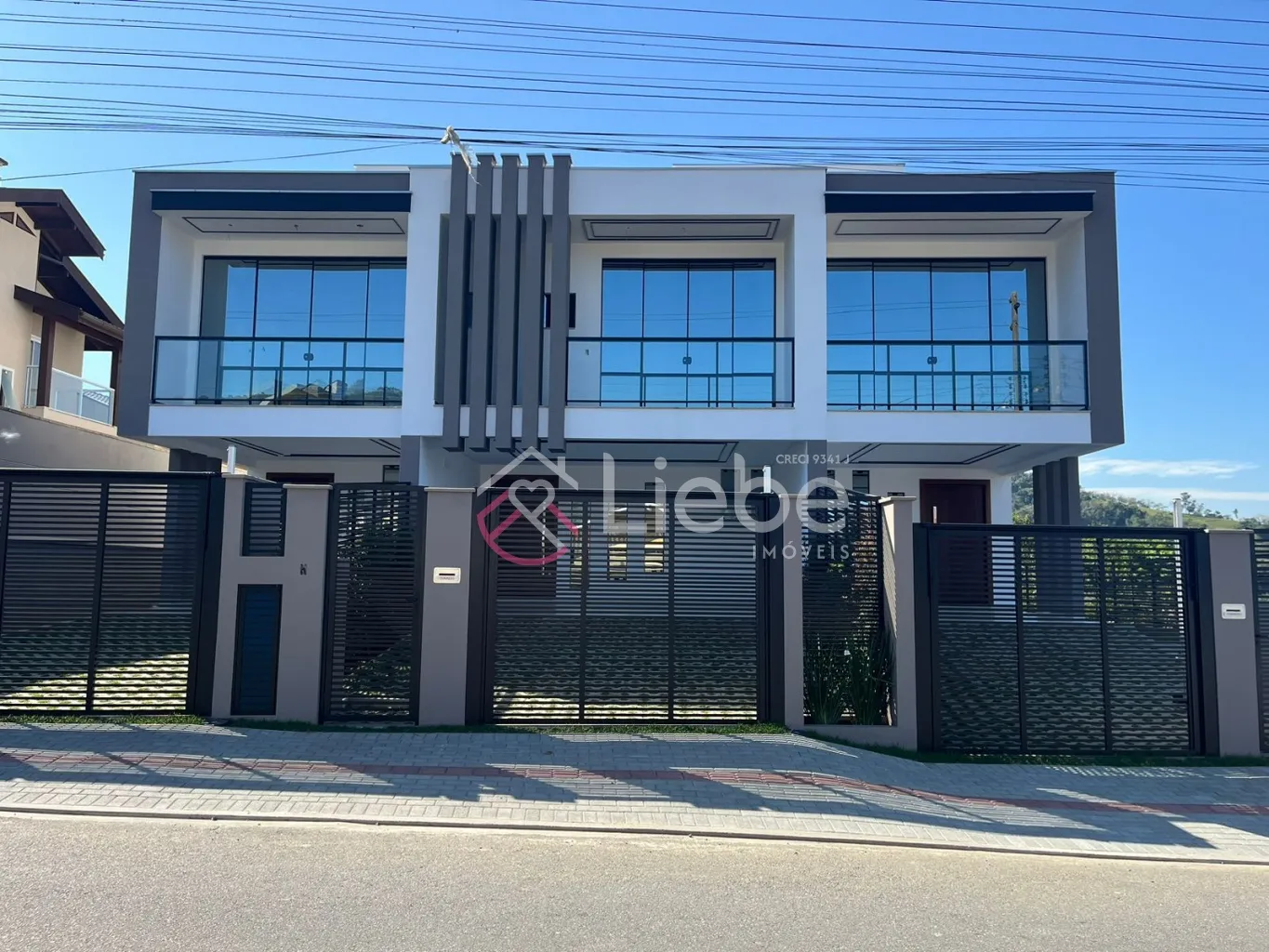 LINDOS, ELEGANTES e MODERNOS SOBRADOS 3 suítes no Bairro Ribeirão Areia em local privilegiado com 147.34m de área privativa. RESIDENCIAL NAPLES. - foto 1