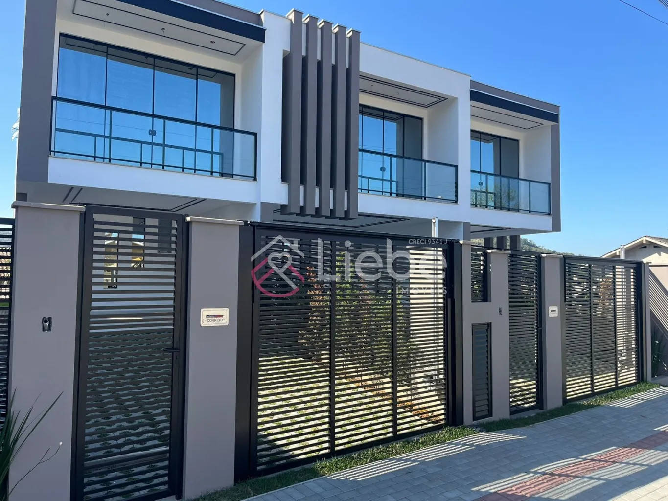 LINDOS, ELEGANTES e MODERNOS SOBRADOS 3 suítes no Bairro Ribeirão Areia em local privilegiado com 147.34m de área privativa. RESIDENCIAL NAPLES. — foto 2