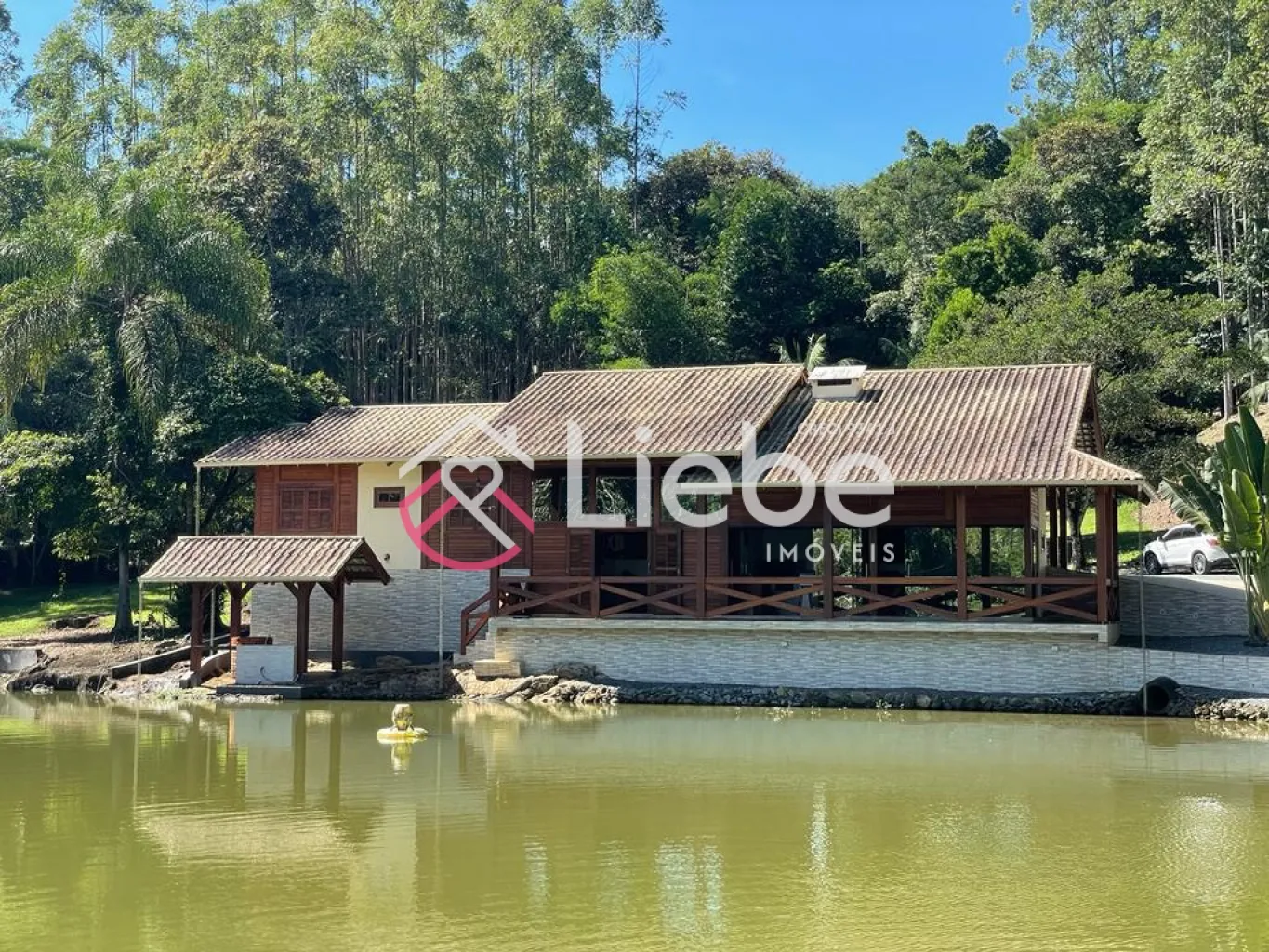 Um sonho de Sítio no Bairro Ribeirão Souto, edificado com uma linda casa (alvenaria e madeira de lei) com 260m, localizado na cidade de Pomerode com 89.970,58m. — foto 2