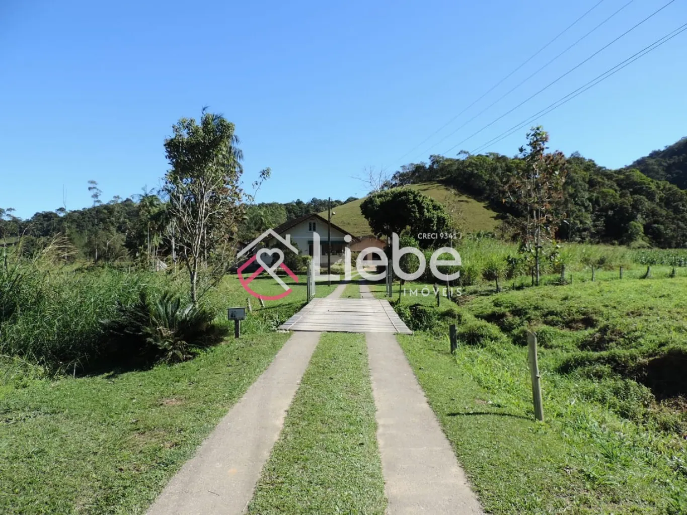 Lindo sítio no Bairro Vale do Selke, edificada com uma casa de alvenaria de 202m, localizado na Rota do Imigrante, na cidade de Pomerode, com 93.685,00m. — foto 2