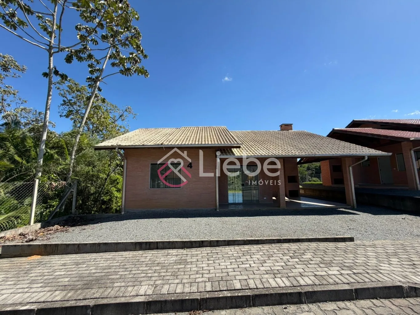 Lindas Casas Novas, no condomínio Residencial Ecohaus, com 2 dormitórios, sendo uma suíte, com 97,49 m de área privativa, localizada no Bairro Pomerode Fundos, na cidade de Pomerode. - foto 1