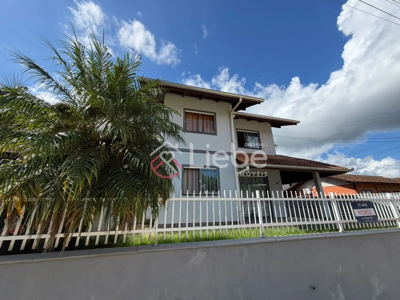 Excelente casa de alvenaria de 2 pavimentos no centro da cidade de Pomerode, com alto potencial comercial. Possui 197,26m, edificada num terreno com 450,00m - foto 1