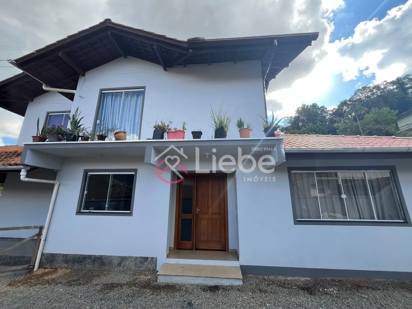 Excelente casa de alvenaria de 2 pavimentos no centro da cidade de Pomerode, com alto potencial comercial. Possui 197,26m, edificada num terreno com 450,00m — foto 4