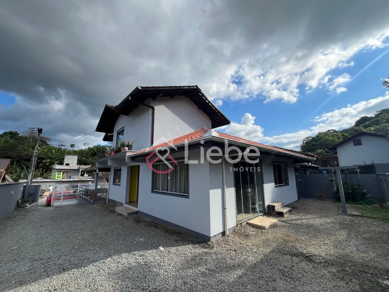 Excelente casa de alvenaria de 2 pavimentos no centro da cidade de Pomerode, com alto potencial comercial. Possui 197,26m, edificada num terreno com 450,00m — foto 5