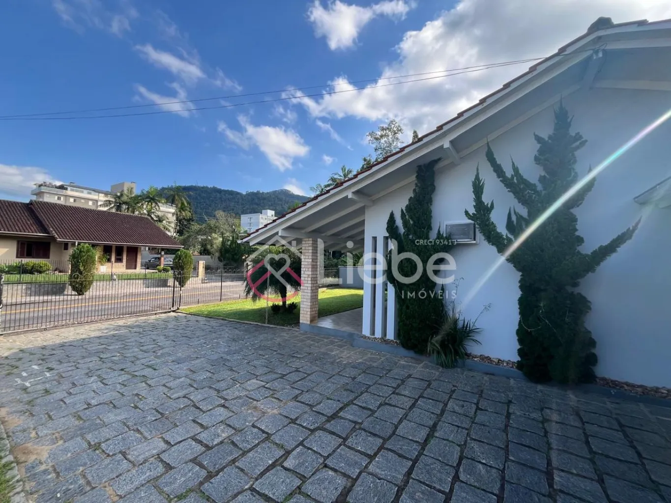 Linda Casa no Centro da Cidade, em localização privilegiada, rua asfaltada e sem saída. Com 224,89m de construção, edificado num terreno com 640,00m.4,38m — foto 4