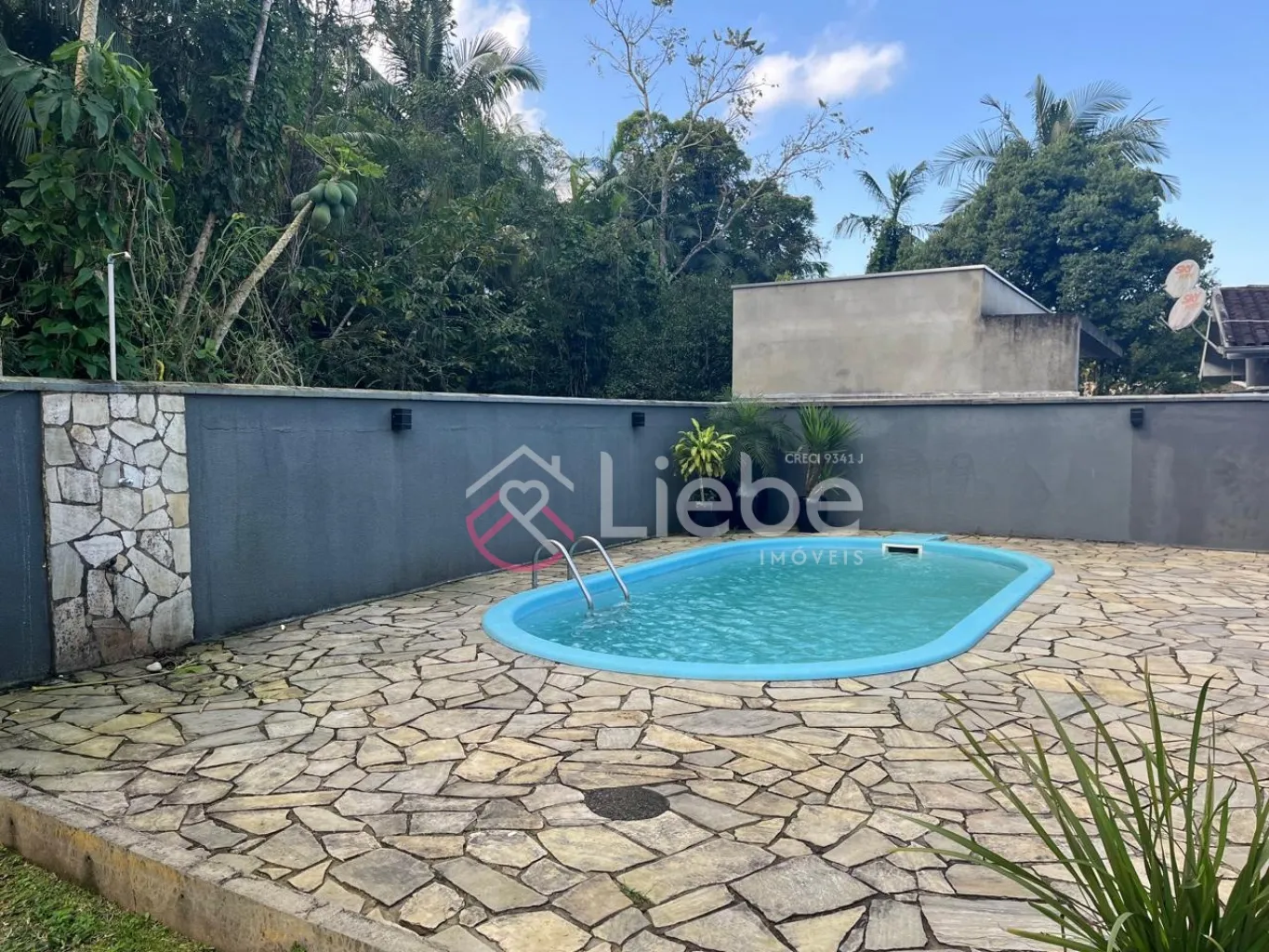 Linda Casa no Centro da Cidade, em localização privilegiada, rua asfaltada e sem saída. Com 224,89m de construção, edificado num terreno com 640,00m.4,38m — foto 5