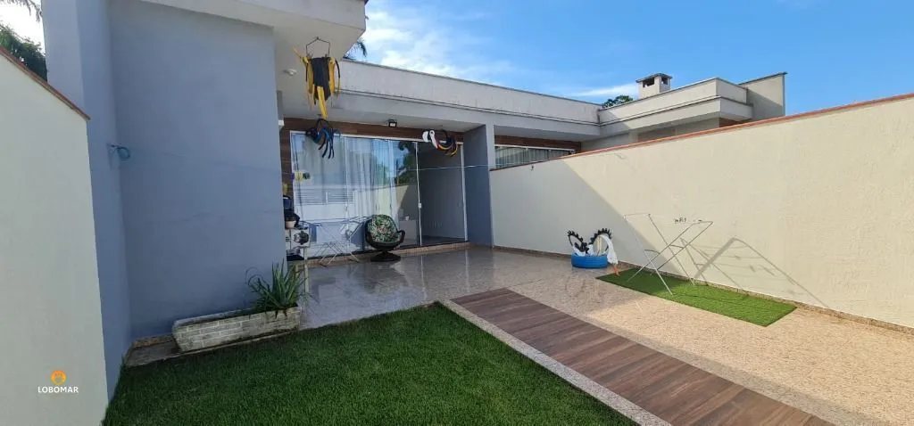 Casa 03 dormitórios sendo uma suíte centro de Balneário Piçarras SC!! - foto 1