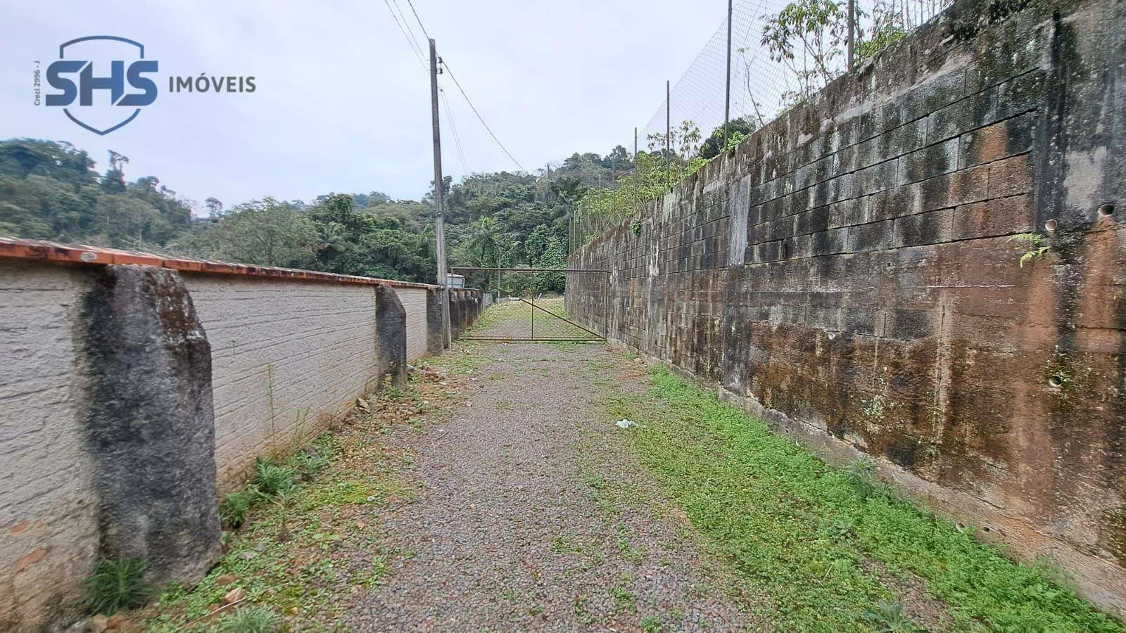 Terreno com 675m2 a venda no bairro Agua Verde — foto 2