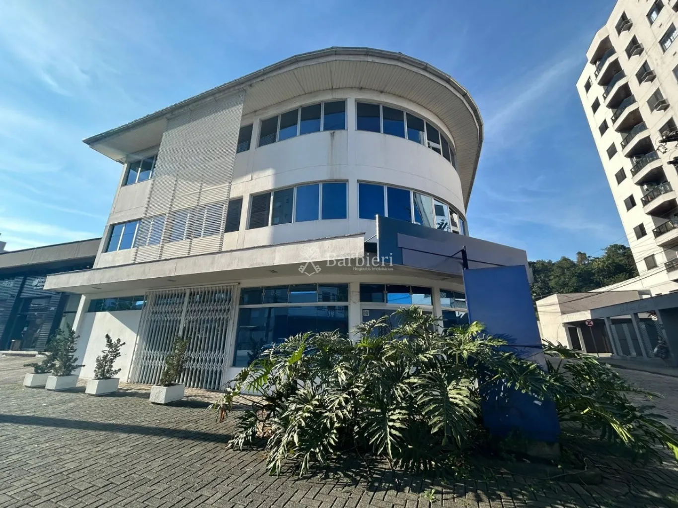 Prédio comercial com 3 pavimentos localizado no início da Vila Nova em Blumenau/SC - foto 1