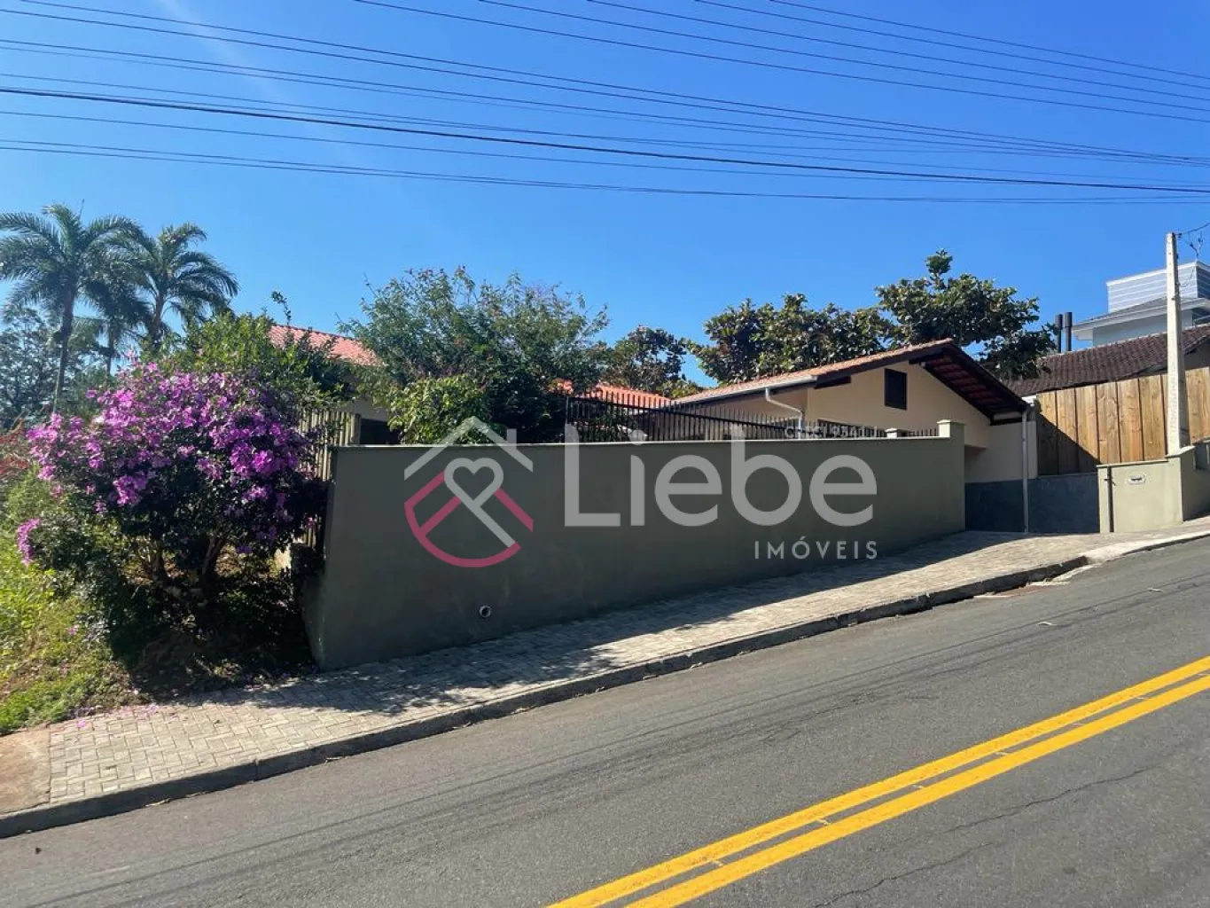 Imóvel lindíssimo com duas casas no Bairro Centro na cidade de Pomerode com 276,01m de área construída. — foto 4