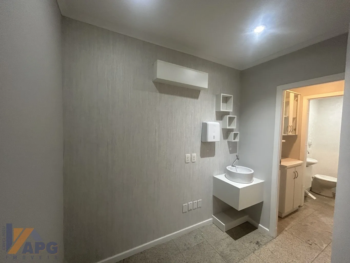 Sala comercial no Centro Clínico Oswaldo Cruz, localizado no bairro Garcia, em Blumenau! — foto 3