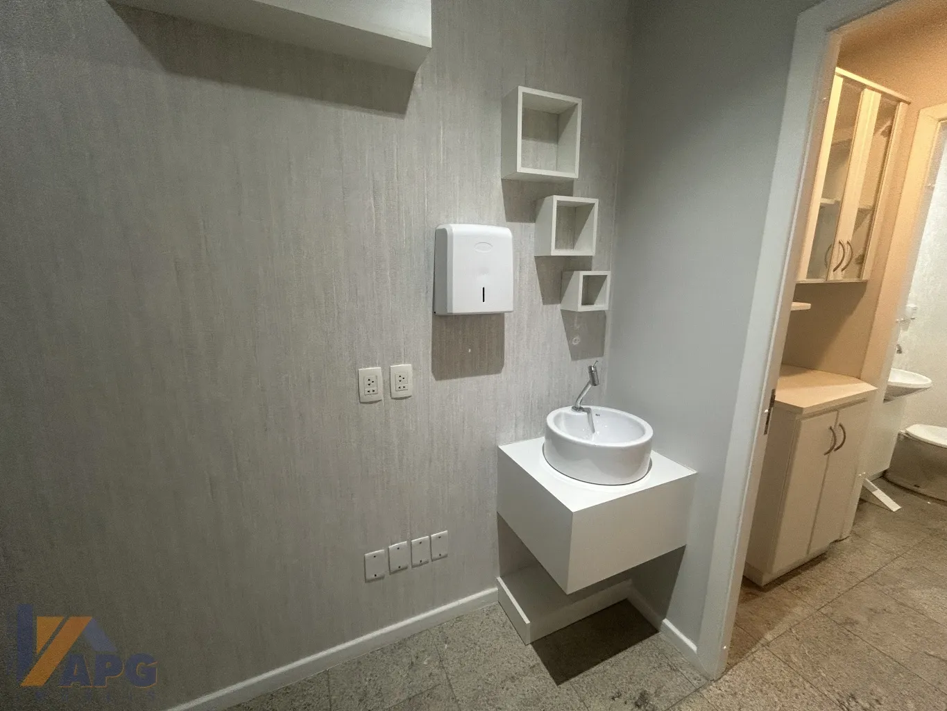 Sala comercial no Centro Clínico Oswaldo Cruz, localizado no bairro Garcia, em Blumenau! — foto 4