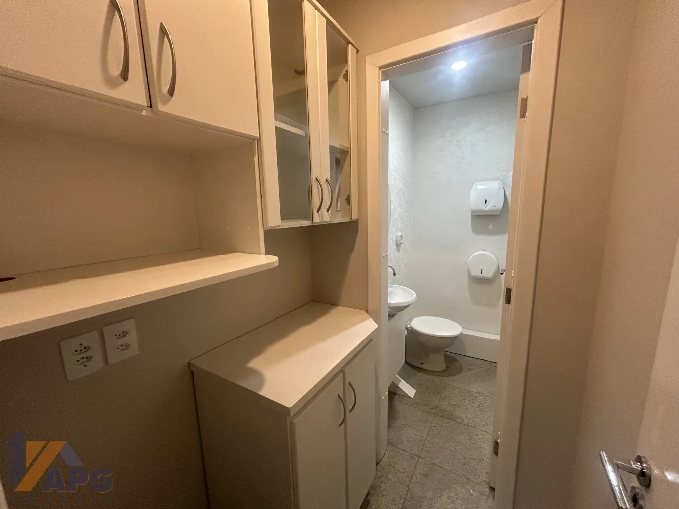 Sala comercial no Centro Clínico Oswaldo Cruz, localizado no bairro Garcia, em Blumenau! — foto 5