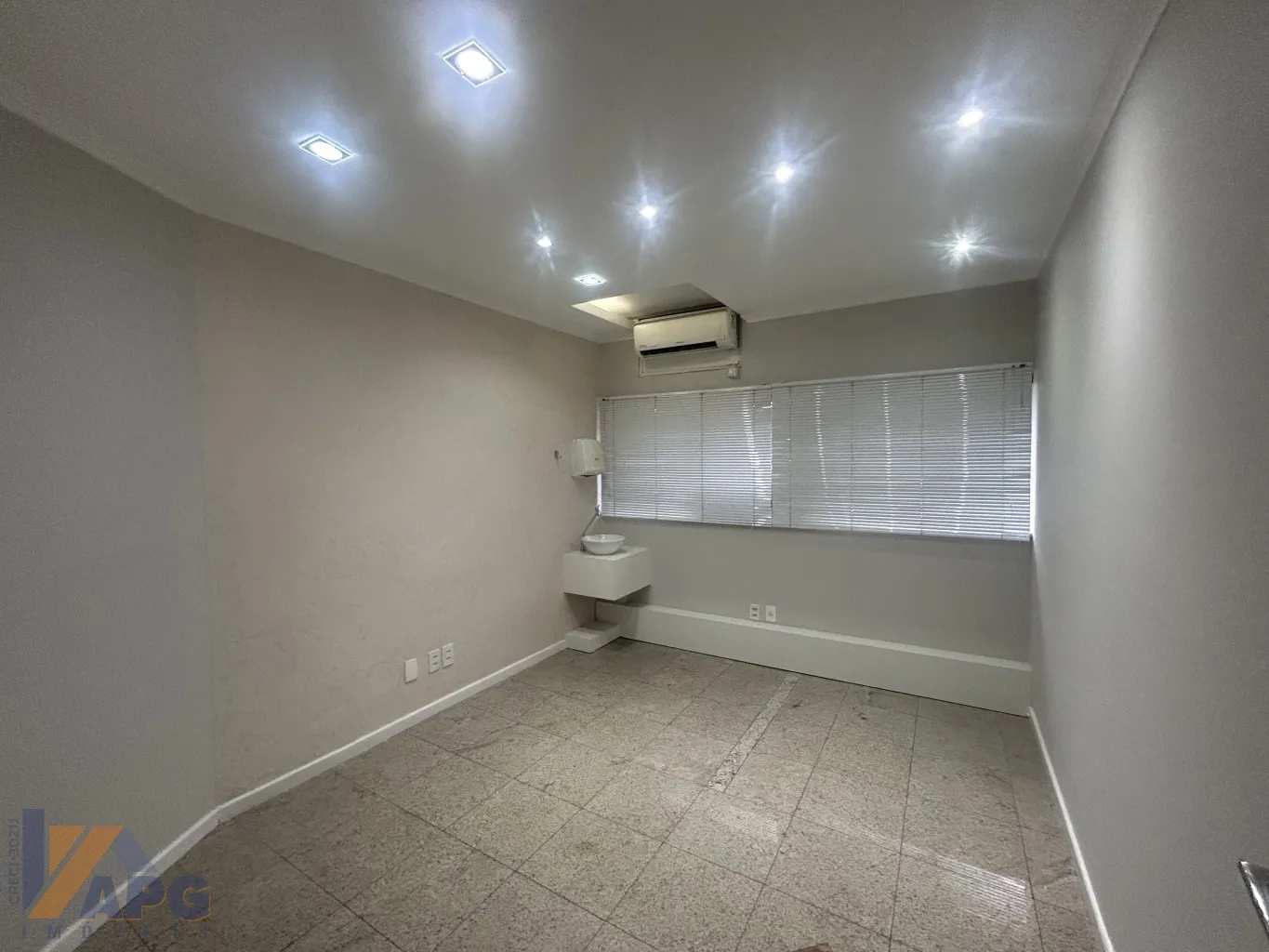 Sala comercial no Centro Clínico Oswaldo Cruz, localizado no bairro Garcia, em Blumenau! — foto 7